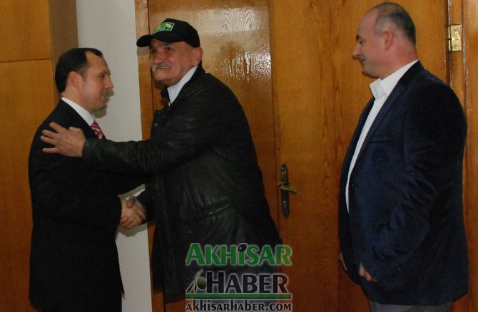 Akhisarspor Taraftarları Derneği Vergi Dairesini Ziyaret Etti