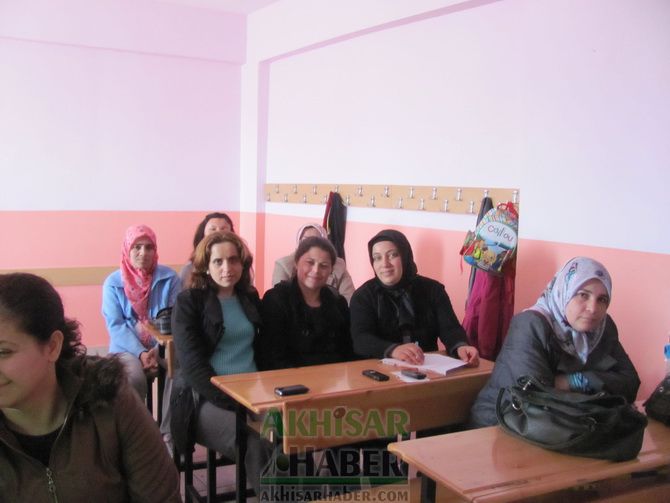 Mehmet Keskinoğlu İlkokulunda Aile Eğitim Seminerine Yoğun İlgi