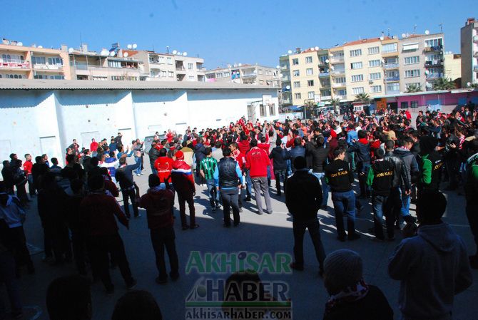 Akhisarspor ve Antalya Taraftarından Örnek Davranış
