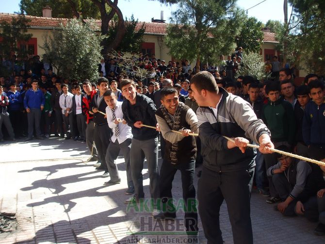 Akhisar Kayhan Ergun Teknik Ve Endüstri Merslek Lisesi Nevruz Bayramını Kutladı