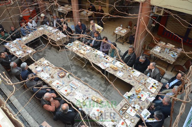 AK Parti Başkan Adayı Salih Hızlı; Merkez Çarşı Esnafı ile Kahvaltıda Buluştu
