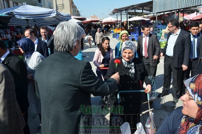 AK Parti Başkan Adayı Salih Hızlı; Pazar Pazarını Ziyaret Etti
