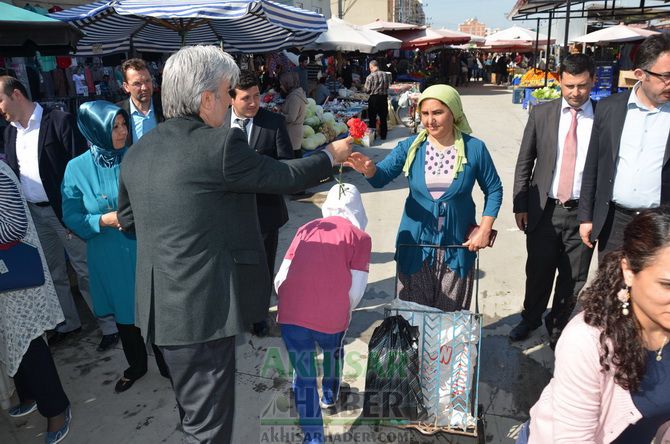 AK Parti Başkan Adayı Salih Hızlı; Pazar Pazarını Ziyaret Etti