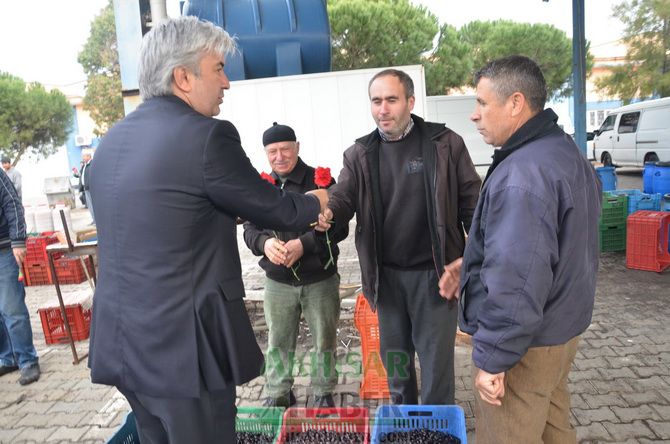 AK Parti Başkan Adayı Salih Hızlı; Zeytin Borsasını Ziyaret Etti