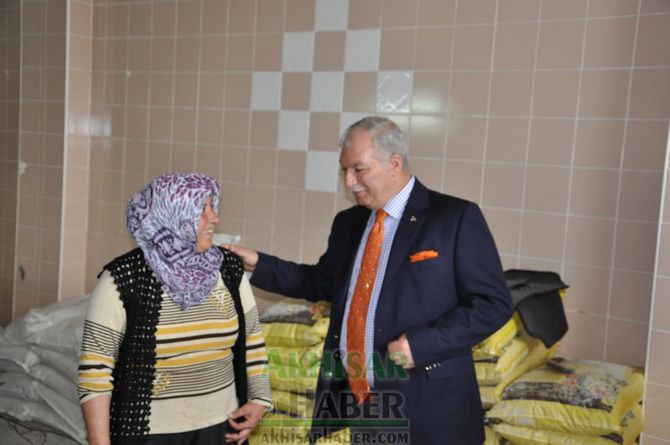 MHP Başkan Adayı Mansur Onay; Zeytin Borsası Çalışanlarını Ziyaret Etti