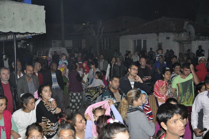MHP Başkan Adayı Onay; 5 Sene Çadırda Otursaydın da Akhisar'a 2 Tane Fabrika Getirseydin