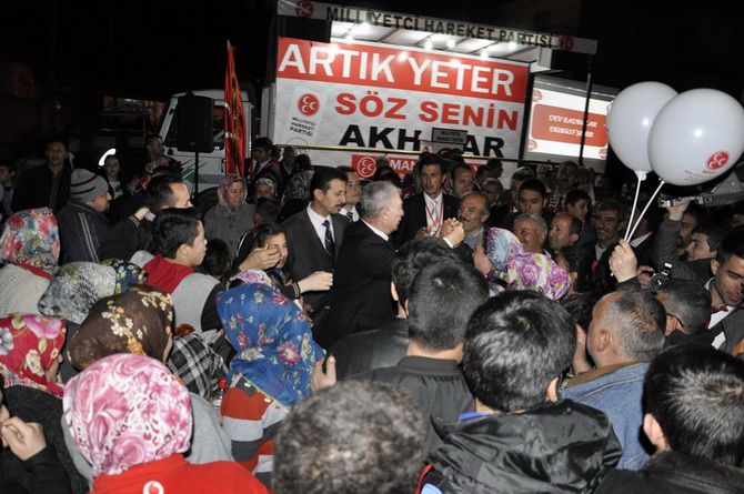 MHP Başkan Adayı Onay; 5 Sene Çadırda Otursaydın da Akhisar'a 2 Tane Fabrika Getirseydin