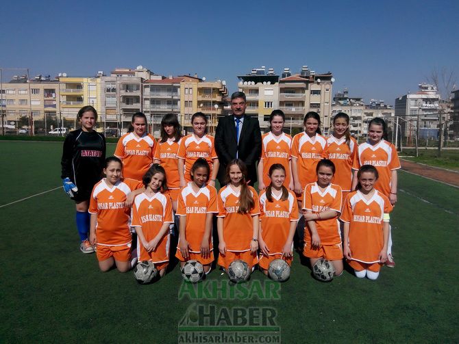 Misak, Kız Futbol Takımı Manisa Üçüncüsü Oldu