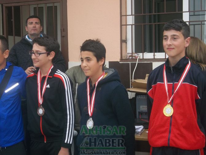 Yavuz Selim Ortaokulu Atletizm Takımı 8 Altın 1 Gümüş Madalya Alarak İl Birincisi Oldu