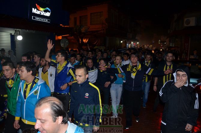Akhisarlı Fenerbahçe Taraftarları Şampiyonluğu Kutladı!