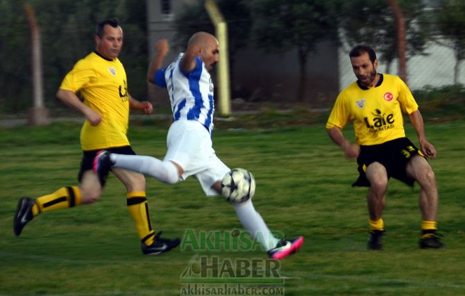 Akhisar Gücü Dostluk Maçında İzmirspor Veteranları 2-1 Mağlup Etti