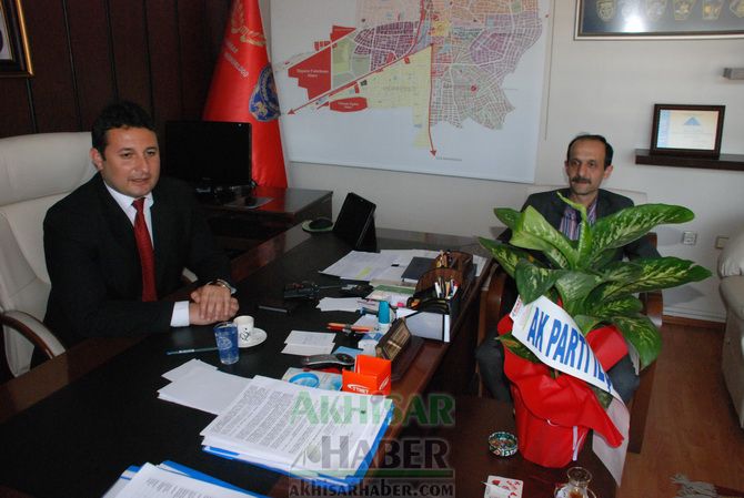 AK Parti Akhisar İlçe Teşkilatı, Demiray'ı Ziyaret Etti