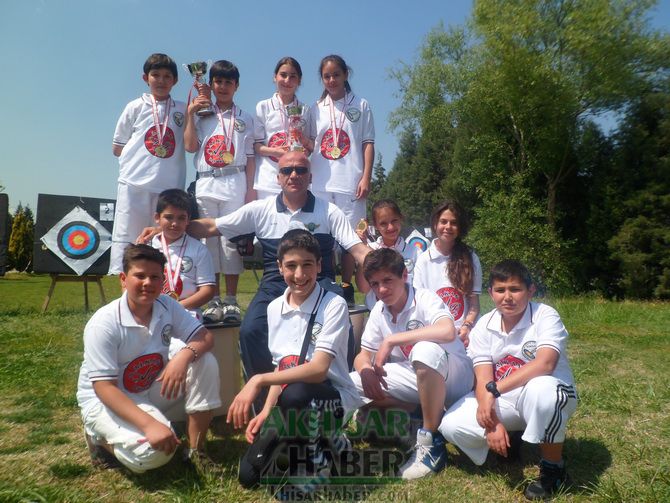 A.T.B Altıeylül Orta Okulu Okçuları 3 Kupa ve 14 Madalya ile Döndü