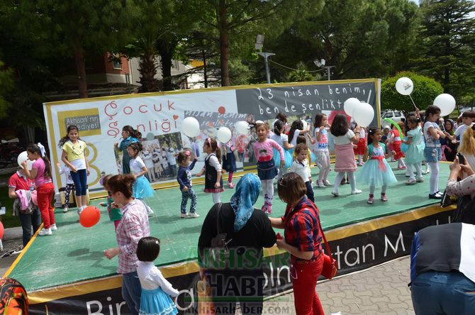 Akhisar Belediyesi 8. Çocuk Şenliği Yine Renkli Geçti