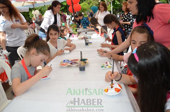 Akhisar Belediyesi 8. Çocuk Şenliği Yine Renkli Geçti