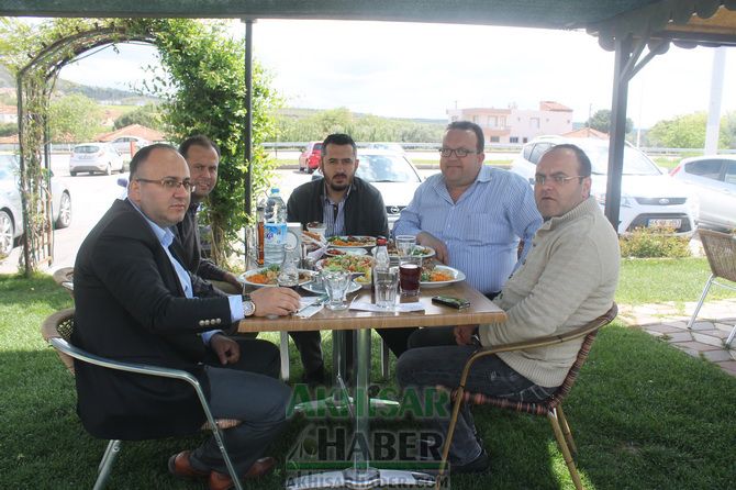 Belediye Başkanı Salih Hızlı’dan Akhisar Belediyespor’a Moral Yemeği