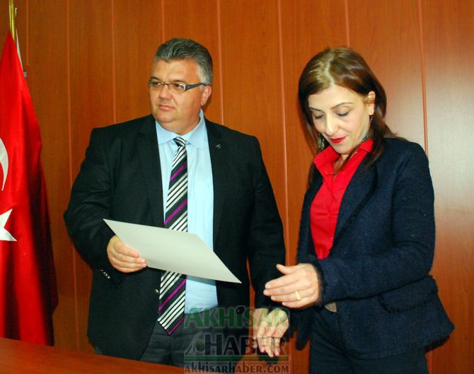 Akhisar Belediye Başkanı Salih Hızlı ve Meclis Üyeleri Mazbatalarını Aldı