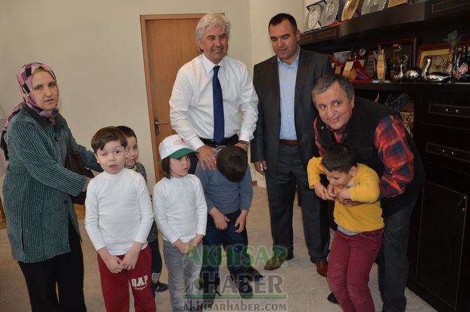 Akhisar Belediye Başkanı Salih Hızlı’ya Otizm Günü Ziyareti
