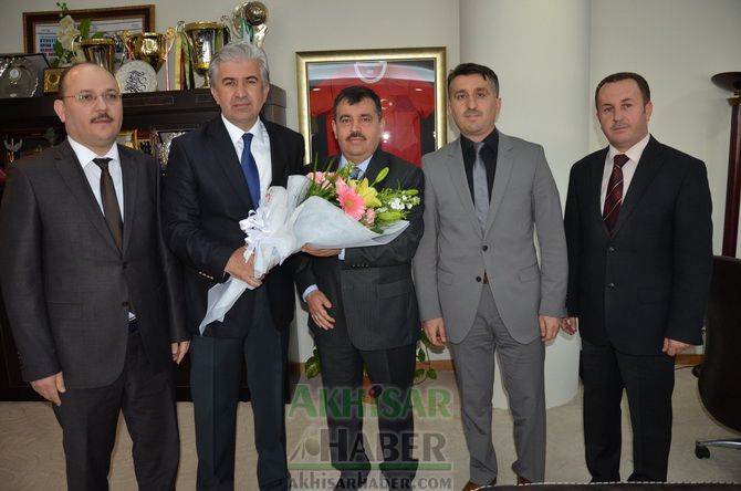 Akhisar Belediye Başkanı Salih Hızlı, Tebrikleri Kabul Ediyor