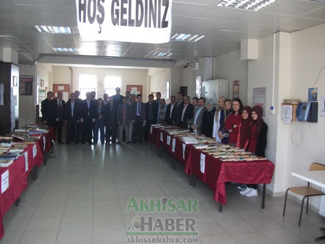 Akhisar Anadolu İmam Hatip Lisesi’nde Kütüphanecilik Haftası Kutlaması