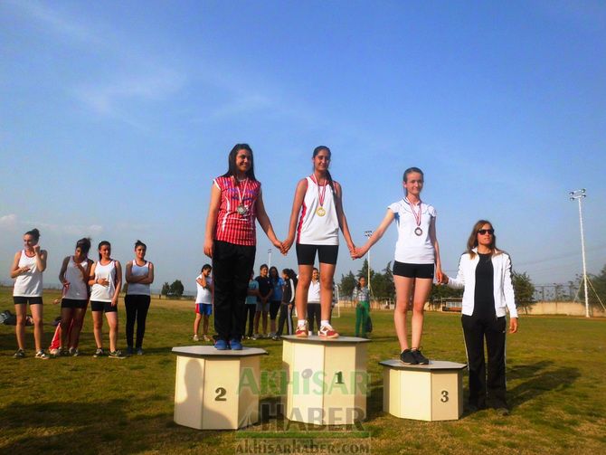Pistlerin Rüzgar Kızları  Akhisar Z.G.Öngör  Kız Meslek Lisesi Atletizmde İl 1.Si