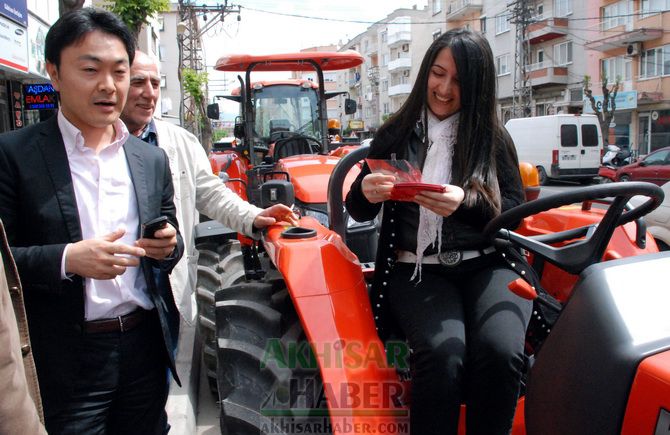Kubota Traktör Manisa Bayisi İlk Traktörü Teslim Etti