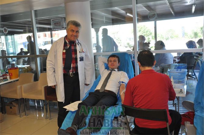  Özel Akhisar Hastanesi’nden Kızılay'a Kan Bağışı