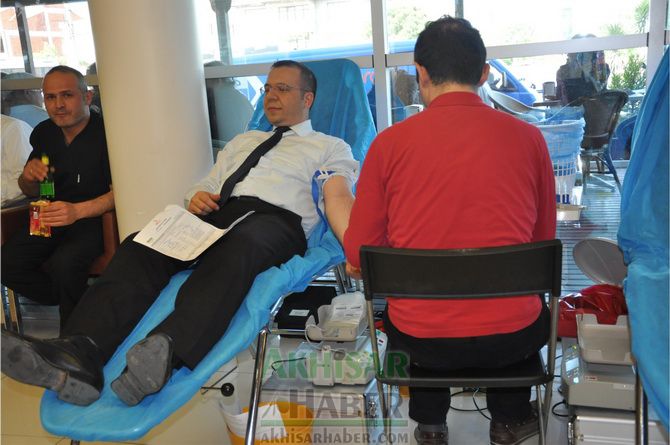  Özel Akhisar Hastanesi’nden Kızılay'a Kan Bağışı