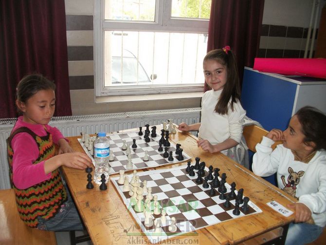 23 Nisan Satranç Turnuvasına 226 Sporcu Katıldı
