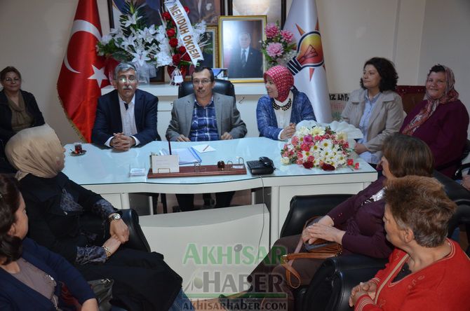 AK Parti Kadın Kolları Başkanı Görevini Devretti