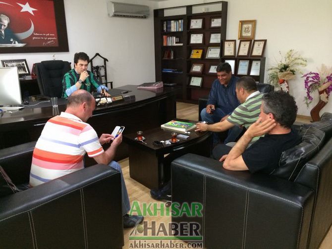 Akhisar Veteranlar Emniyet Müdürü Turhan'ı Ziyaret Etti