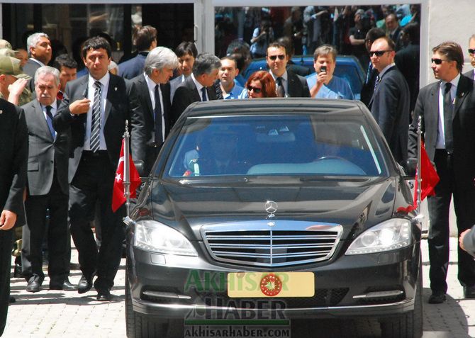 Cumhurbaşkanı Gül, Akhisar’da Yaralı Maden İşçilerini Ziyaret Etti