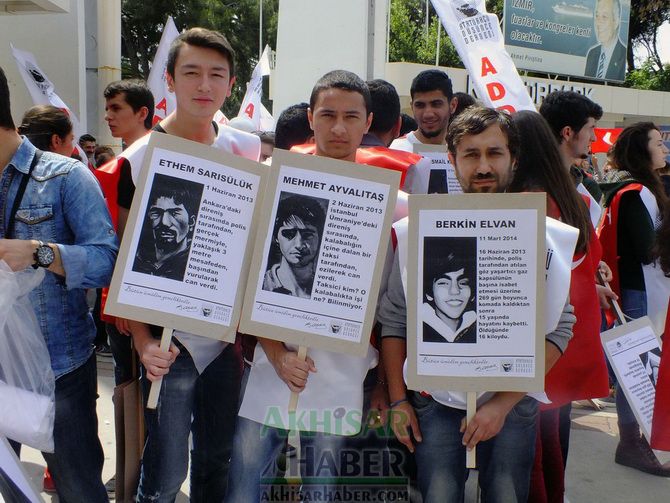 Atatürkçü Düşünce Derneği 1 Mayıs’ı Gündoğdu Meydanında Kutladı