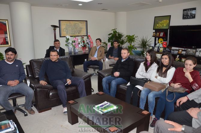 AK Parti Gençlerinden Başkan Salih Hızlı’ya Tebrik Ziyareti
