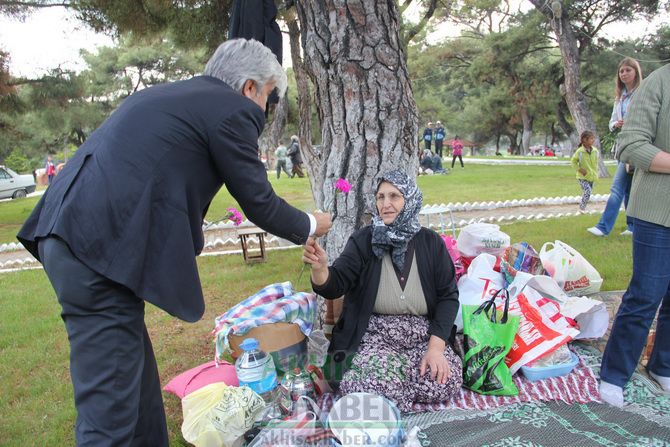 Akhisar Belediye Başkanı Salih Hızlı Anneler Gününü Kutladı