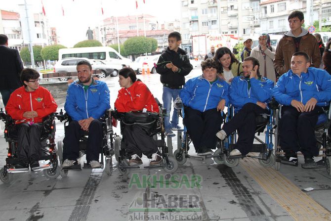 Engelliler Haftası Resim Sergisi Törenle Açıldı