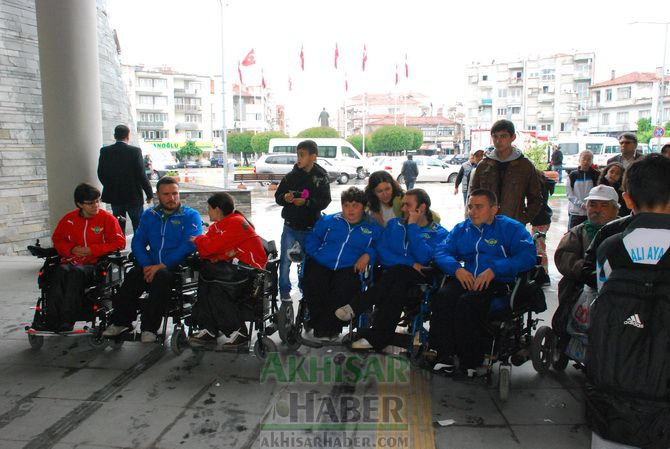 Engelliler Haftası Resim Sergisi Törenle Açıldı