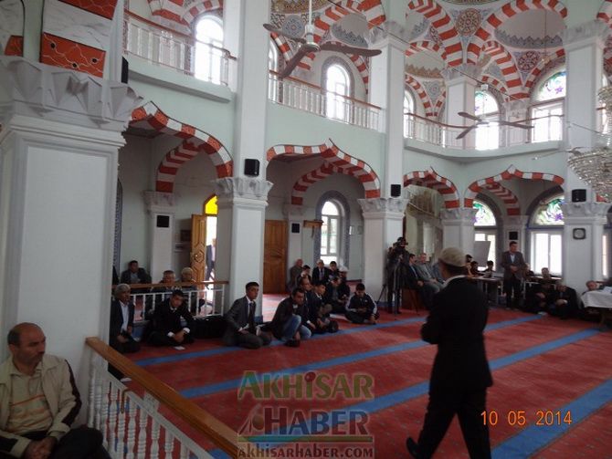 Akhisar Anadolu İmam Hatip Lisesi Birinciliğe Doymuyor