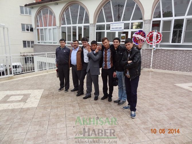 Akhisar Anadolu İmam Hatip Lisesi Birinciliğe Doymuyor