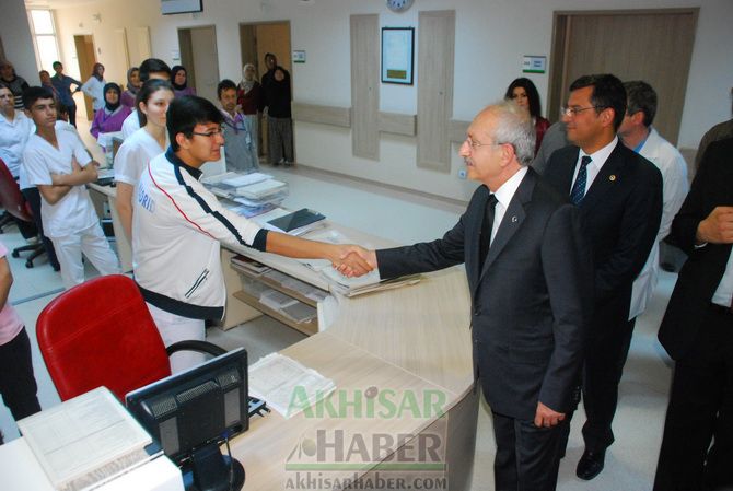 CHP Lideri Kılıçdaroğlu Akhisar’da Yaralıları Ziyaret Etti
