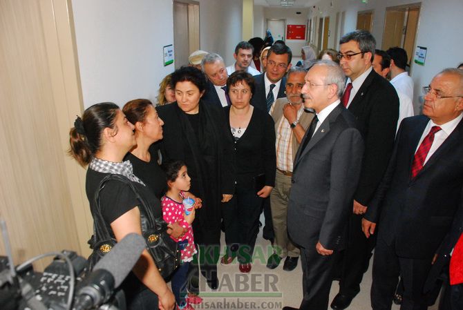 CHP Lideri Kılıçdaroğlu Akhisar’da Yaralıları Ziyaret Etti