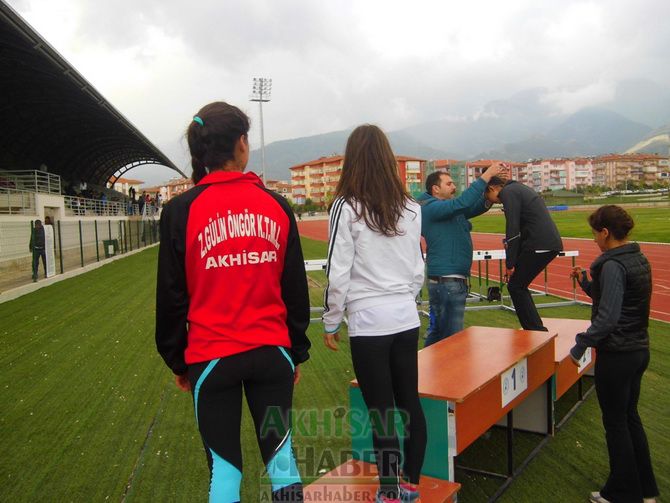 Akhisar Kız Meslek Lisesi Atletleri Denizli’den Umutlu Döndü