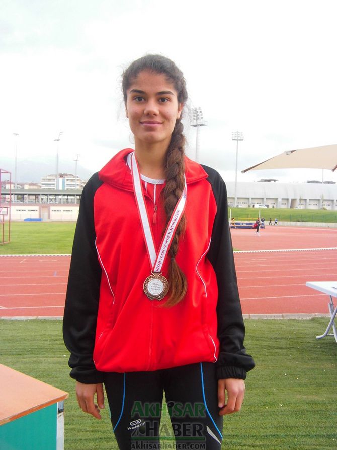 Akhisar Kız Meslek Lisesi Atletleri Denizli’den Umutlu Döndü
