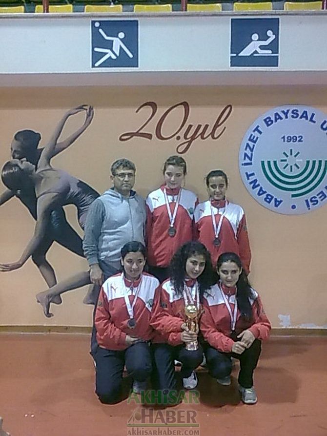 Akhisar Kız Meslek Lisesi Oryantiring’te  Türkiye  Finallerine Adını Yazdırdı 