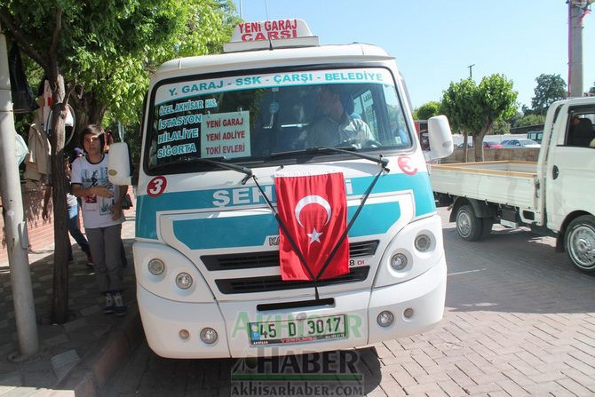 Akhisar’da Şehiriçi Minibüsçüler Siyah Kurdele Taktı