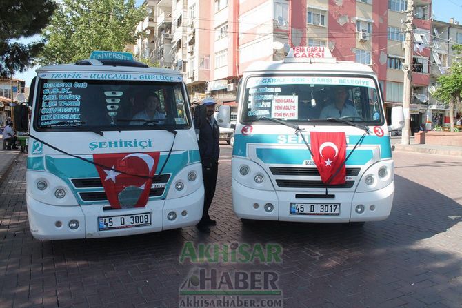 Akhisar’da Şehiriçi Minibüsçüler Siyah Kurdele Taktı
